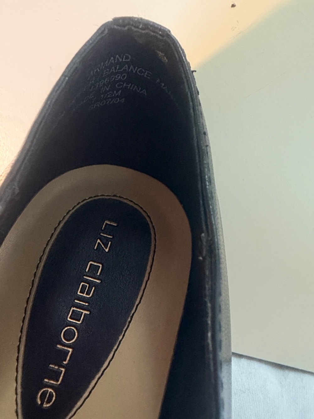 Liz Claiborne Vintage Black Armand Pumps, size 7.5 - Picture 6 of 6